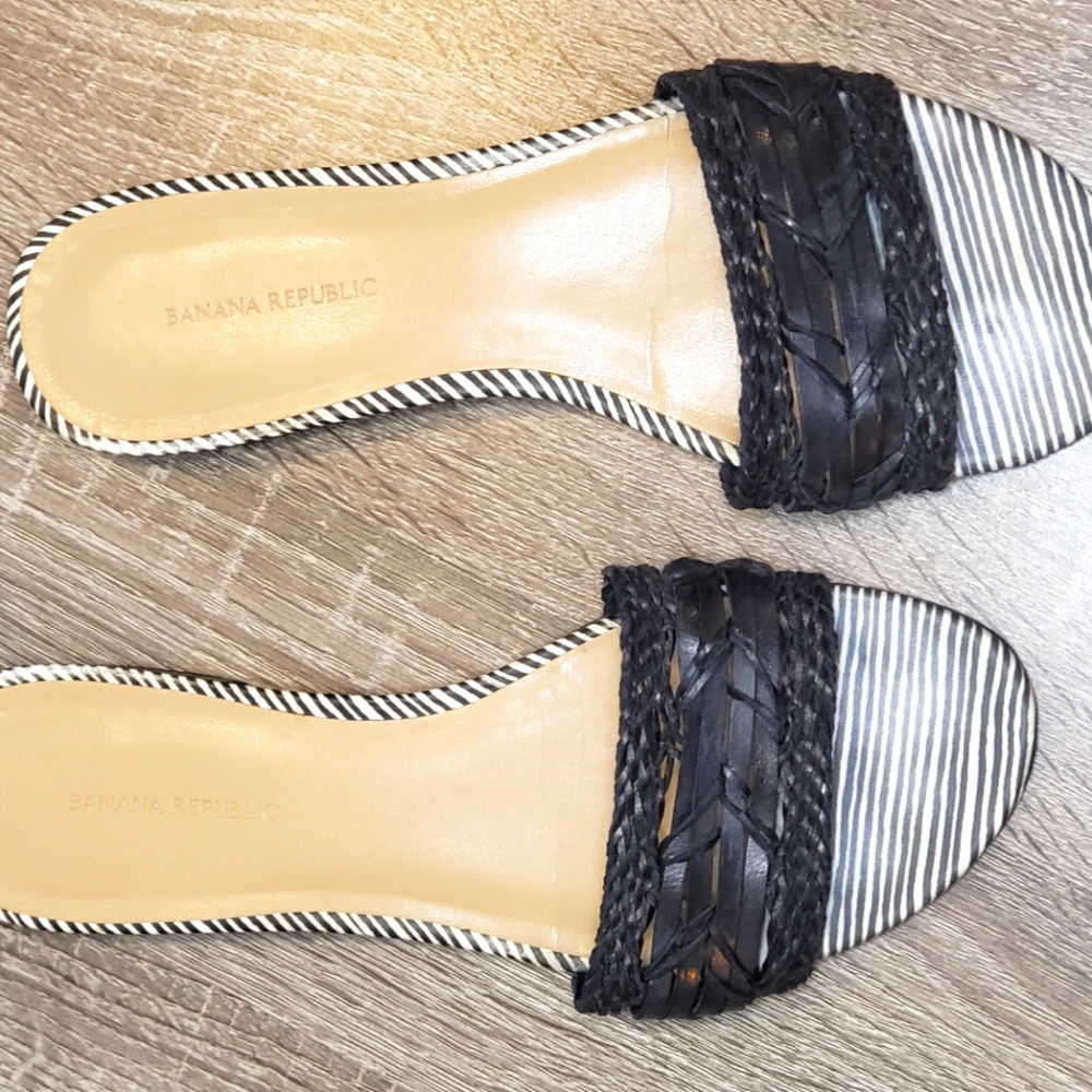 Banana Republic Black Slides 8 1/2